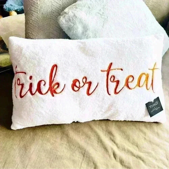 NEW TRICK OR TREAT - Beautiful Super Soft SHERPA Accent Pillow - Picture 3 of 6
